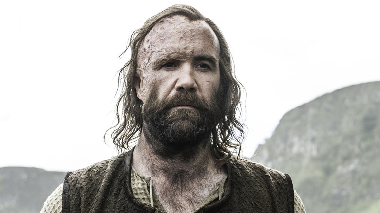 Rory McCann as The Hound wearing peasant clothes outdoors in Game of Thrones
