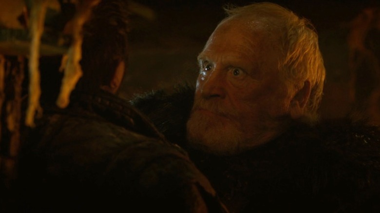 Jeor pinning Rast against a wall on Game of Thrones S3E4