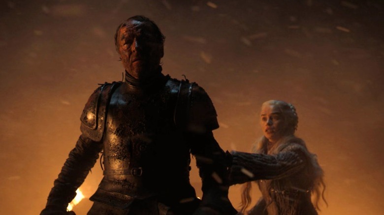 Jorah standing in the battlefield while Daenerys touches his arm on Game of Thrones S8E3