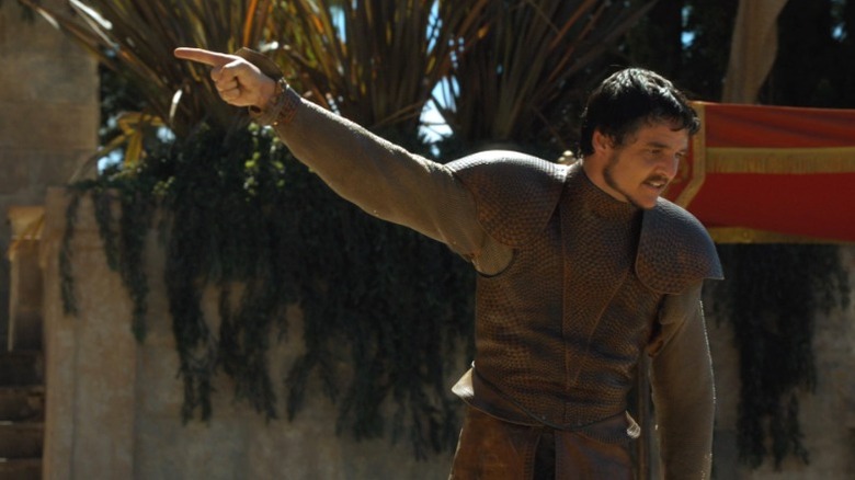 Oberyn looking down and pointing his finger to the right on Game of Thrones S4E8