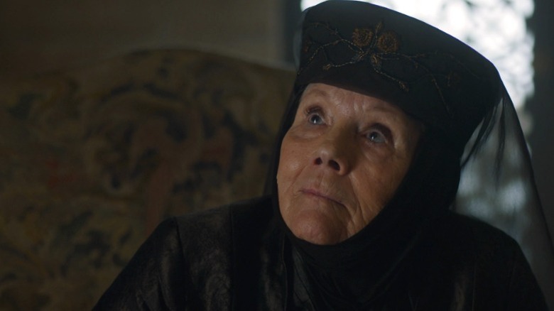 Olenna sitting and looking up on Game of Thrones S7E3