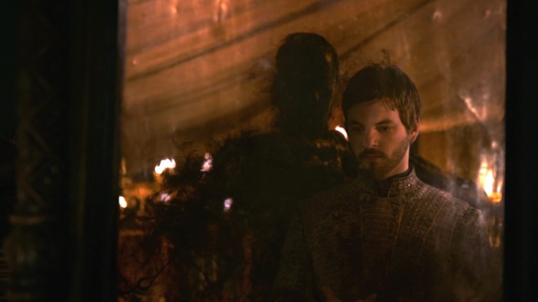 Renly being accosted by the Shadow on Game of Thrones S2E5