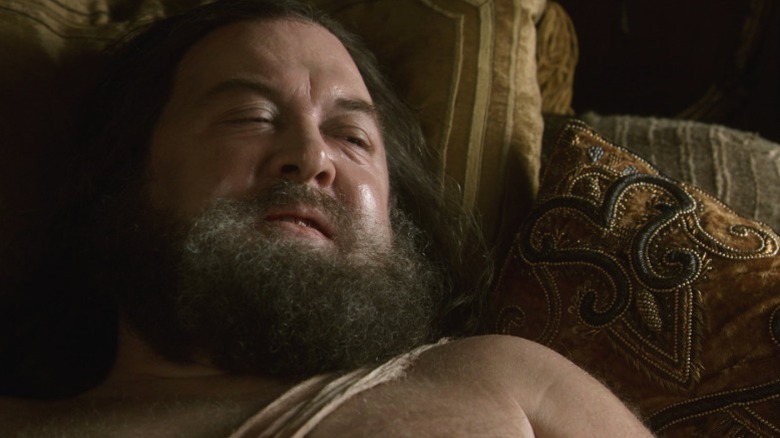 Robert lying in bed covered in bandages on Game of Thrones S1E7