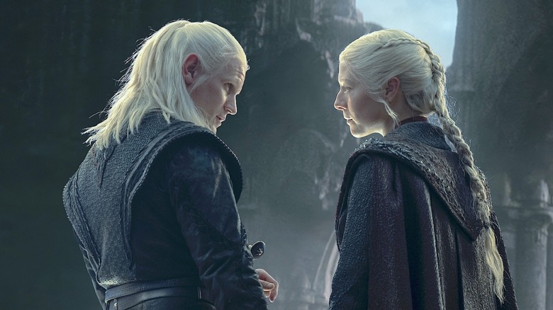 Daemon e Rhaenyra Targaryen em A Casa do Dragão