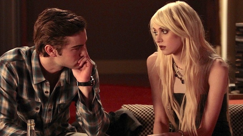 Nate Archibald and Jenny Humphrey speaking in Gossip Girl