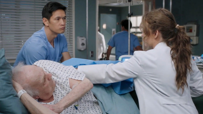 Harry Shum Jr as Kwan in Grey's Anatomy Season 22 Episode 6