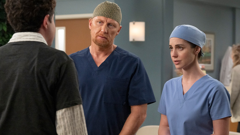 Owen and Jules in Grey's Anatomy Season 22 Episode 7