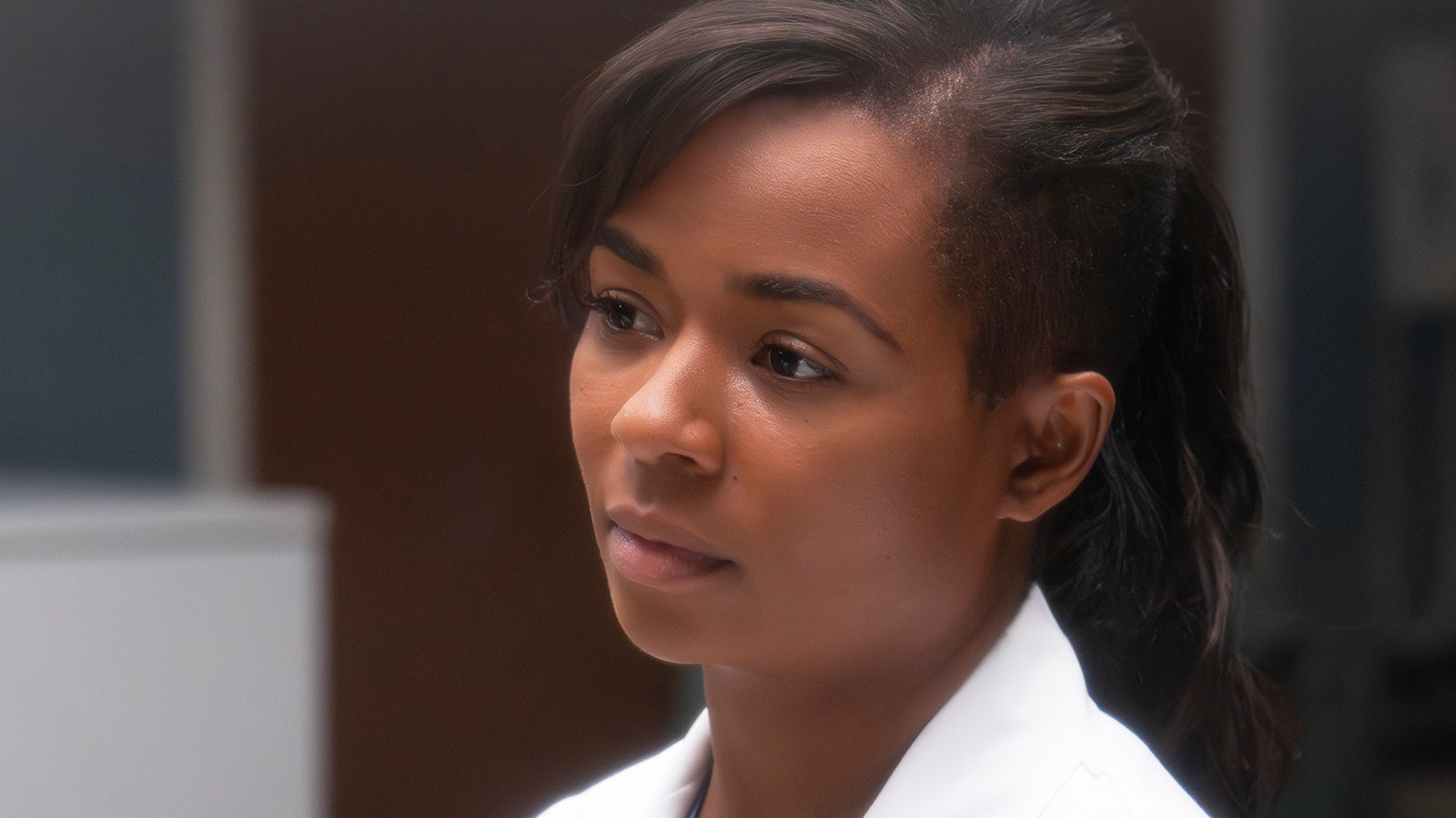 Greys Anatomy: As Simone Makes A Decision About Her Pregnancy, Mer Leaves Town Again &mdash; For How Long?