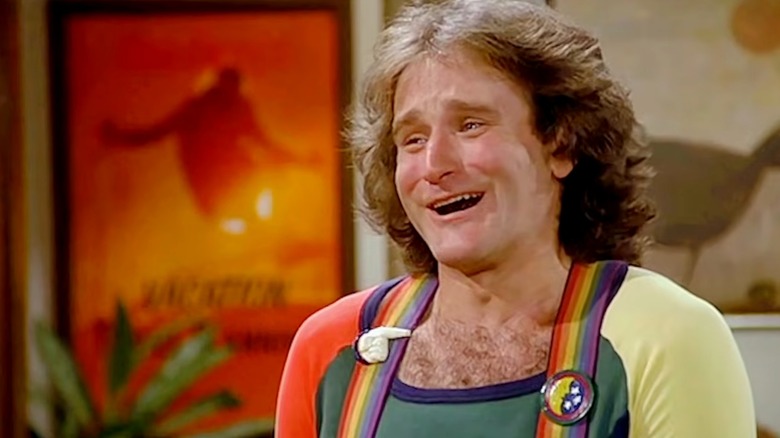 Mork wearing a multi-color t-shirt and rainbow suspenders in "Mork & Mindy."