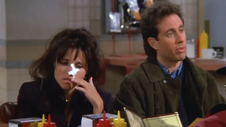 Elaine and Jerry talking at a diner