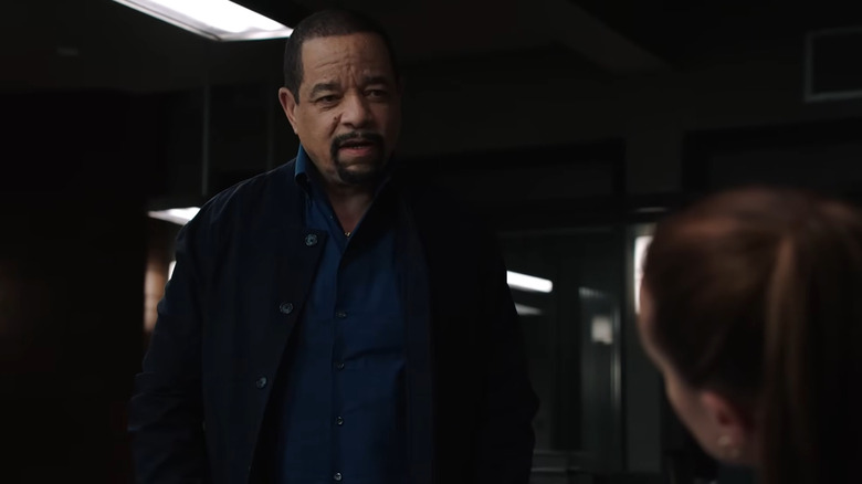 Fin in a police station in "Law & Order: SVU" (1999)