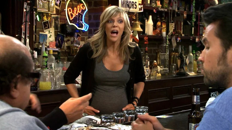 Always Sunny, Dee pregnant in season 6