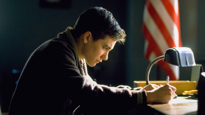 Jake Gyllenhaal Played Robin Williams Son On This Acclaimed Television Drama – TVLine