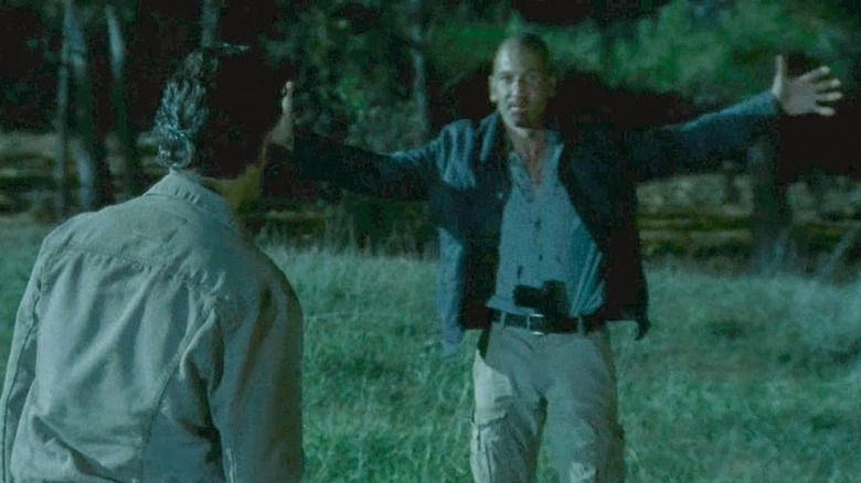 Rick (Andrew Lincoln), The Walking Dead'de Shane (Jon Bernthal) ile yüzleşiyor