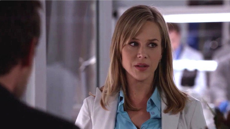 Julie Benz as Stephanie Powell talking to someone on "No Ordinary Family"