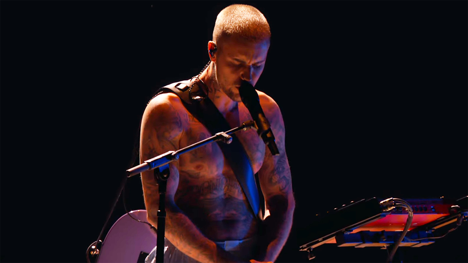 Justin Bieber Strips Down For Stripped-Down 2026 Grammys Performance &mdash; Watch And Grade It!