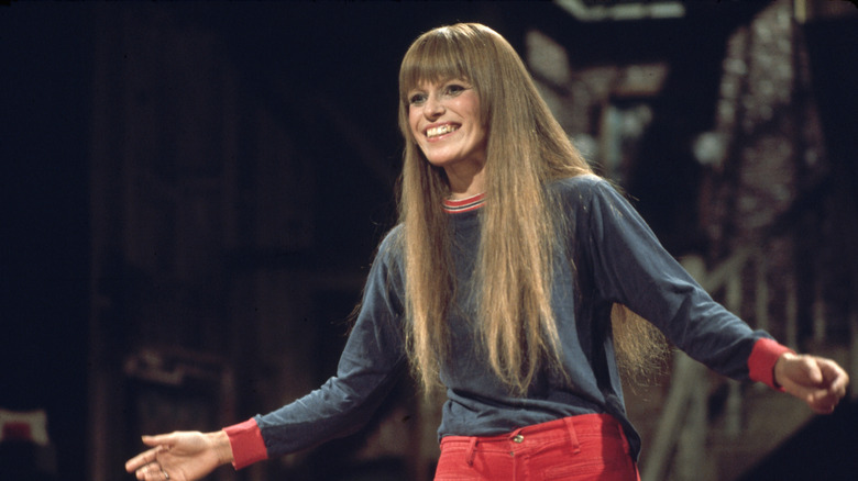 Louise Lasser Saturday Night Live'a ev sahipliği yapıyor