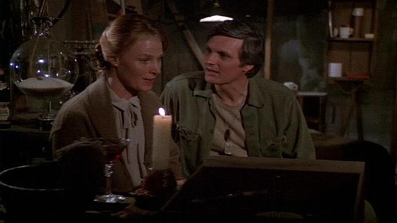 Inga Halverson (Mariette Hartley) and Hawkeye Pierce (Alan Alda) speak to each other in M*A*S*H