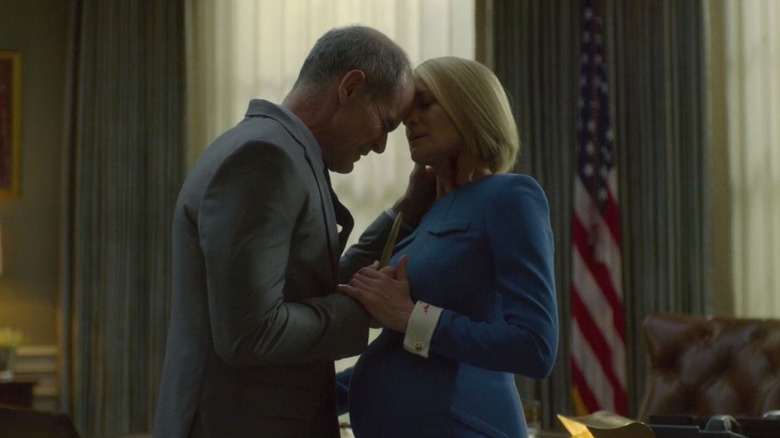 Robin Wright and Michael Kelly's characters fight in the Oval Office during the finale of House Of Cards