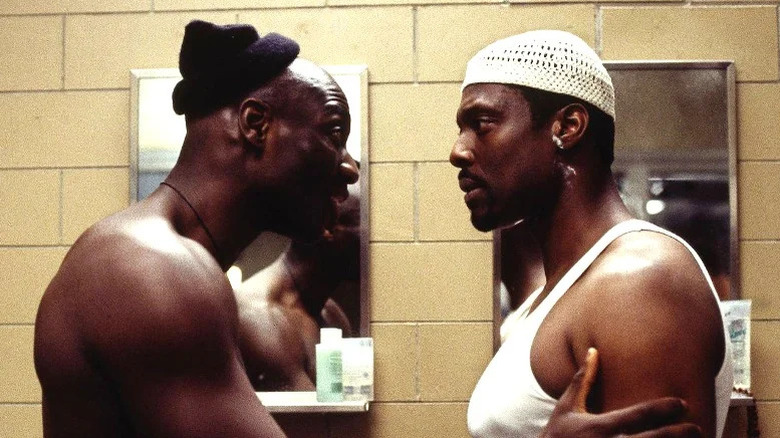 Simon Adebisi and Kareem Saïd talking in front of bathroom mirrors on Oz