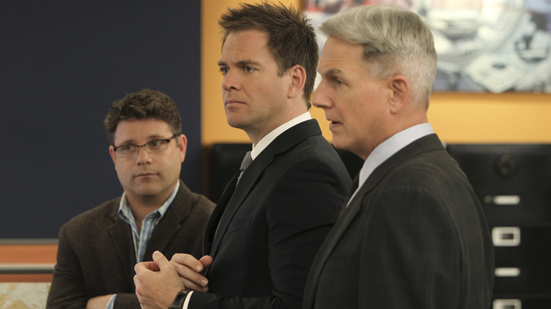 Sean Astin standing next to Michael Weatherly as Tony and Mark Harmon as Gibbs in NCIS