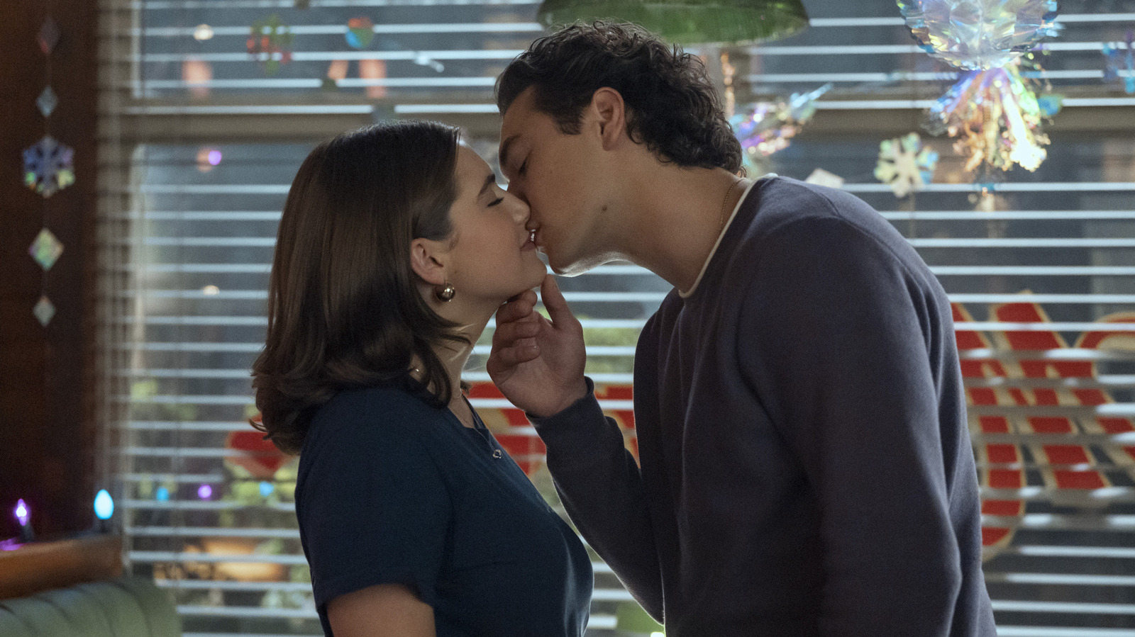 Off Campus: Prime Video Unveils Steamy Trailer For Hockey Romance Adaptation &mdash; Watch