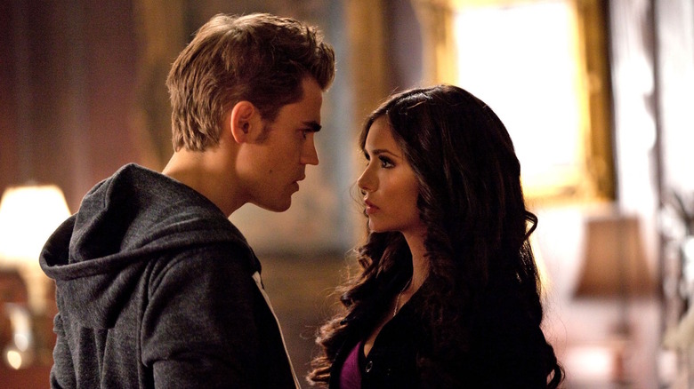 Stefan Salvatore (Paul Wesley), The Vampire Diaries Sezon 2, Bölüm 4'ün tanıtım filminde Elena Gilbert (Nina Dobrev) ile karşı karşıya geliyor