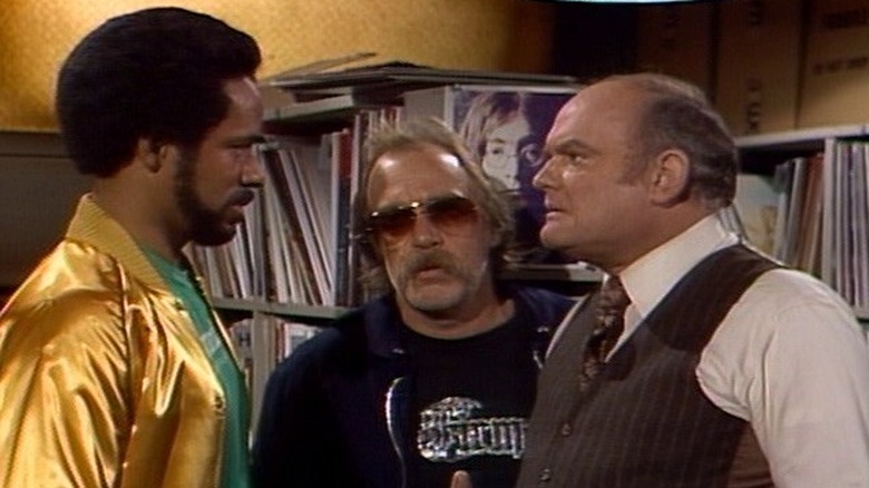 Venus Flytrap, Dr. Johnny Fever ve Bay Carlson WKRP'deki kayıt odasında buluşuyor