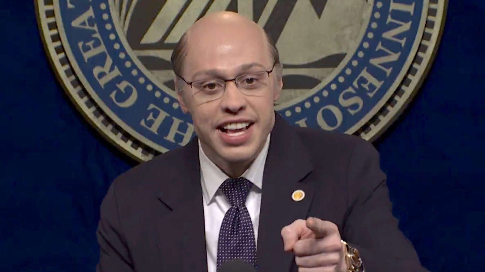 Pete Davidson Returns To SNL To Play Trumps Border Czar Meeting ICE In Minneapolis