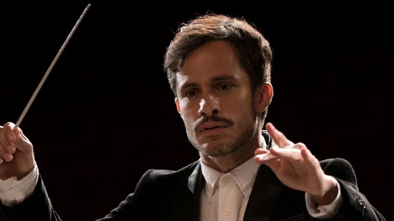 Rodrigo De Souza standing on stage while conducting an orchestra