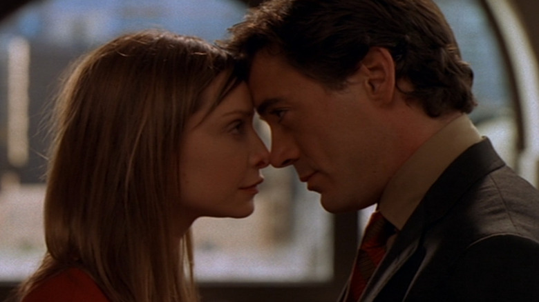 Larry ve Ally, Ally McBeal'de (1997) alınlarına dokunuyor