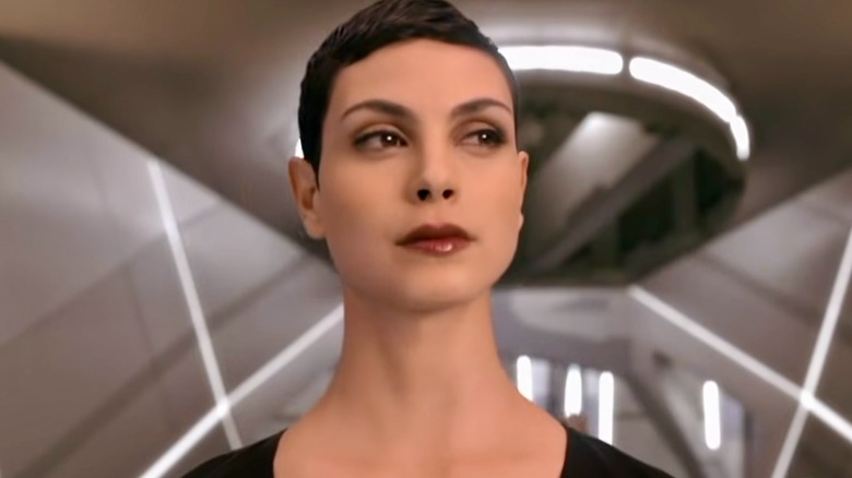 Anna bakıyor