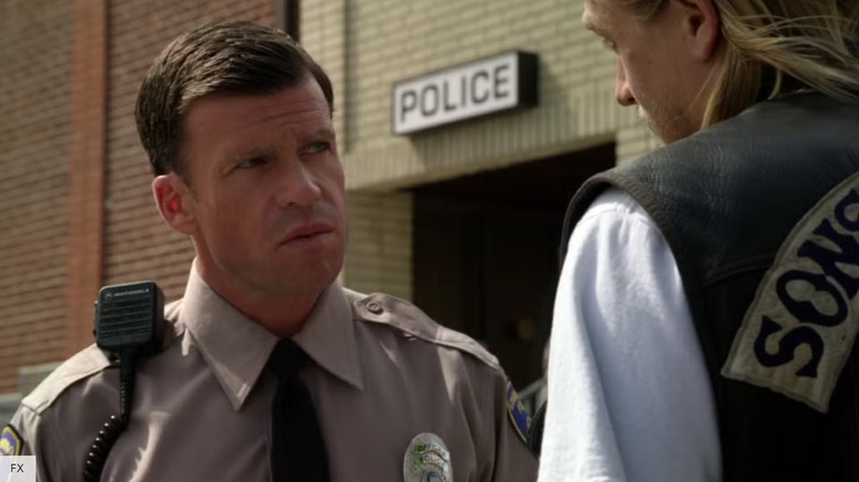 Taylor Sheridan as David Hale, talking to Jax in Sons of Anarchy.