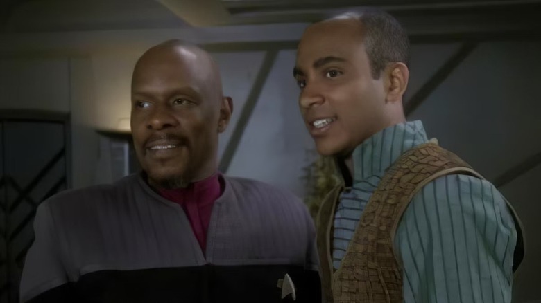 Benjamin (Avery Brooks) and Jake Sisko (Cirroc Lofton) smiling on Star Trek: Deep Space Nine