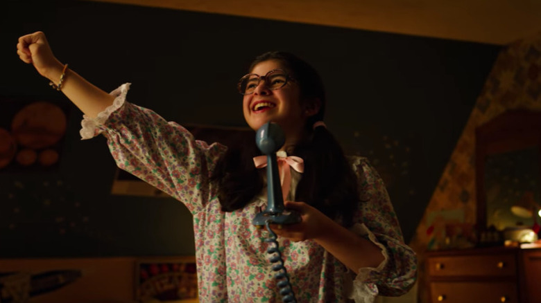 Suzie Bingham (Gabriella Pizzolo) singing and raising her fist on "Stranger Things"