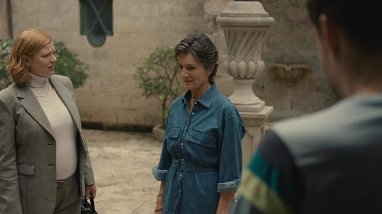 Harriet Walter as Caroline Collingwood, speaking in her courtyard to Shiv and Roman on Succession