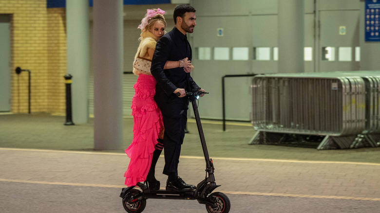 Juno Temple as Keeley & Brett Goldstein as Roy in Ted Lasso Season 4, Episode 8