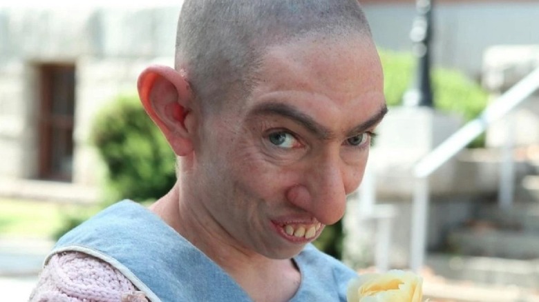 Pepper makes her way outside Briarcliff Manor in "American Horror Story: Asylum."