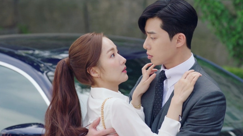 Lee Young-joon (Park Seo-joon) awkwardly holds Kim Mi-so (Park Min-young) on What's Wrong with Secretary Kim?