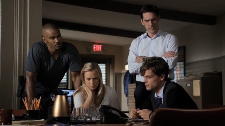 Shemar Moore as Morgan, A.J. Cook as JJ, Matthew Gray Gubler as Reid and Thomas Gibson as Hotchner hovering around phone on Criminal Minds