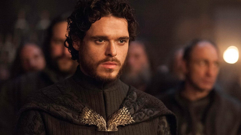 Richard Madden as Robb Stark stands in front of his men on Game of Thrones