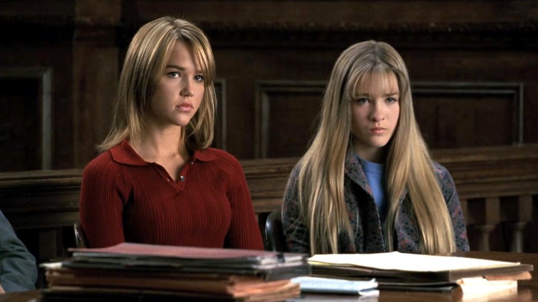 Andrea (Arielle Kebbel) and Paige (Kimberly McConnell) in court in Law & Order: Special Victims Unit