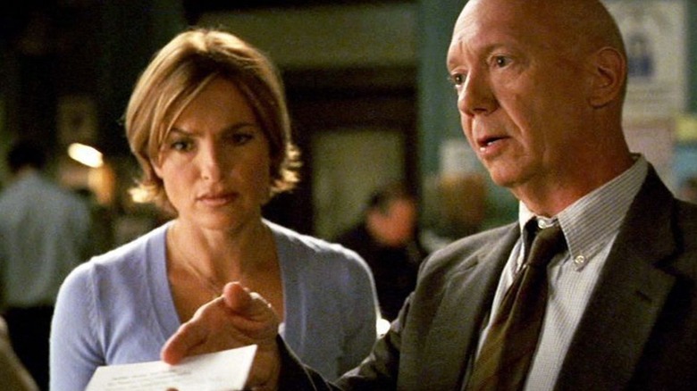 Olivia (Mariska Hargitay) and Cragen (Dann Fiorek) discussing evidence in the squad room on Law & Order: Special Victims Unit