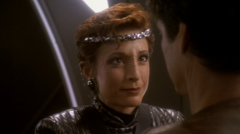 Nana Visitor as Mirror Kira looking into the eyes of Philip Anglim as Mirror Bareil on Star Trek: Deep Space Nine