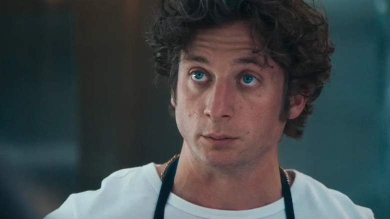 Carmi com visual intenso em O Urso