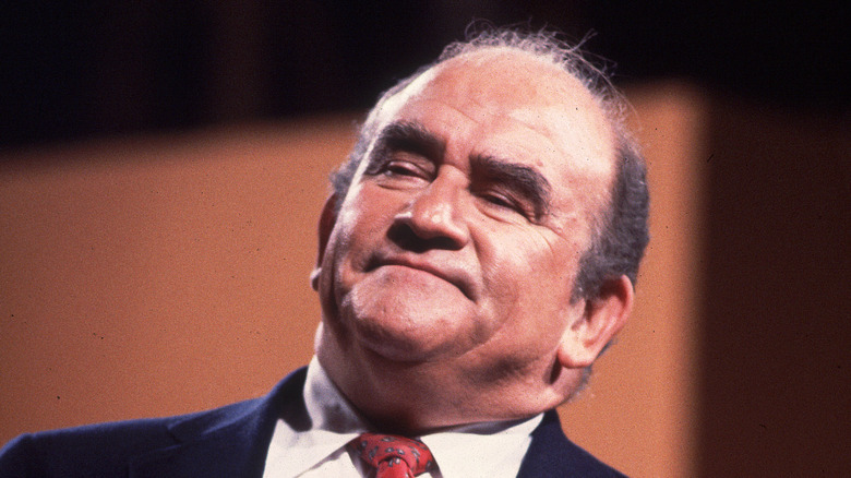 Ed Asner, Vic Tiyatrosu'nda Second City performansına katılıyor