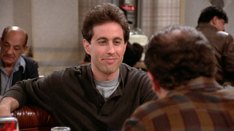 Jerry talking to George in diner booth on Seinfeld