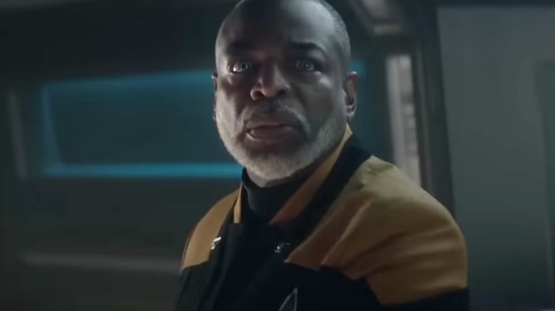 La Forge parece assustado