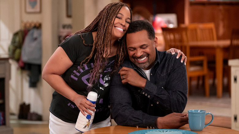 Kim Fields como Regina e Mike Epps como Benny na última temporada de The Upshaw da Netflix