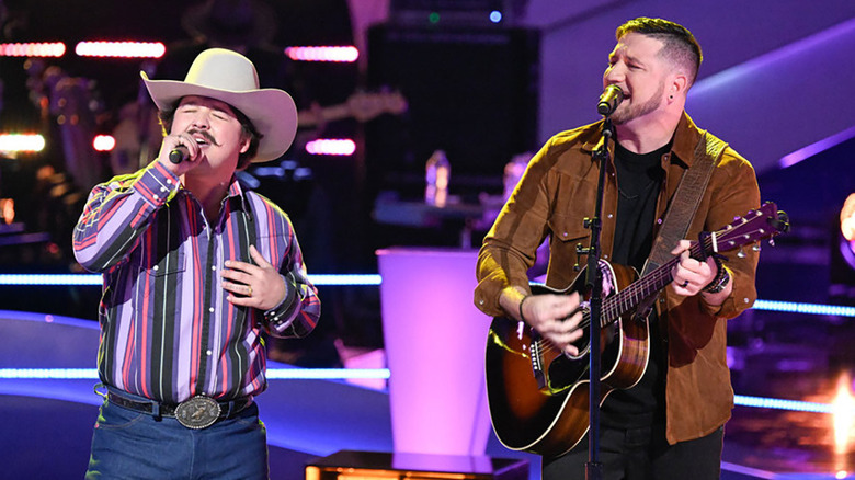 Kenny Ike and Kanard Thomas singing on The Voice